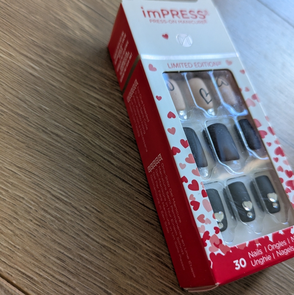 Heart Rhinestone Nails - Picture 8 of 11